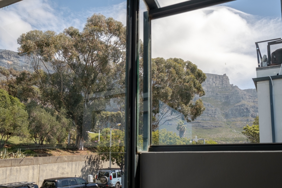 1 Bedroom Property for Sale in Vredehoek Western Cape